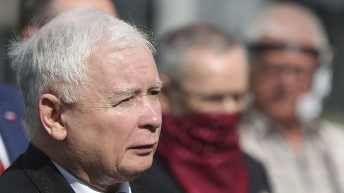 Svobodu houbařit si nedáme sebrat. Kaczyński loví voliče na obavy z vlivu EU